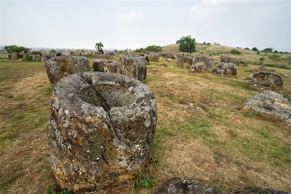 THE MYSTERIOUS PLAIN OF JARS
